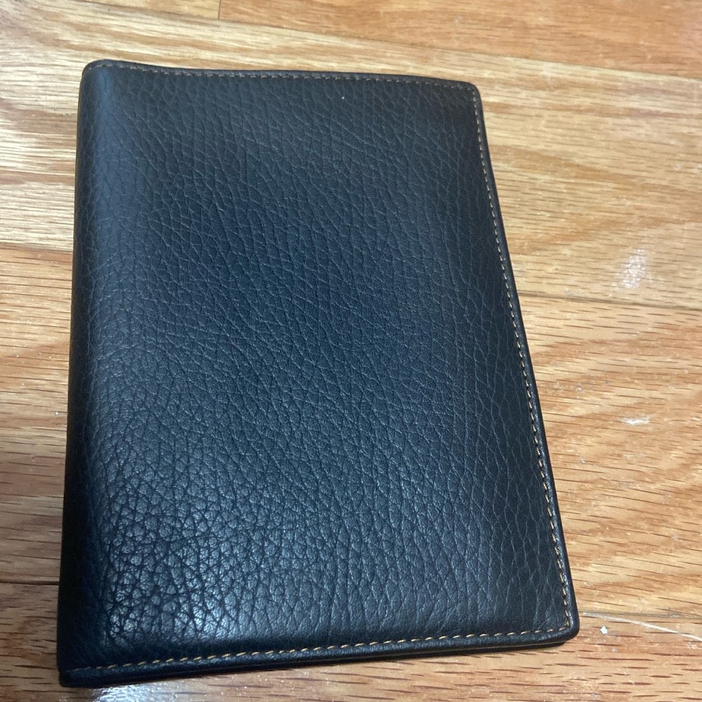 NWOT MOVA full grain leather organizer wallet